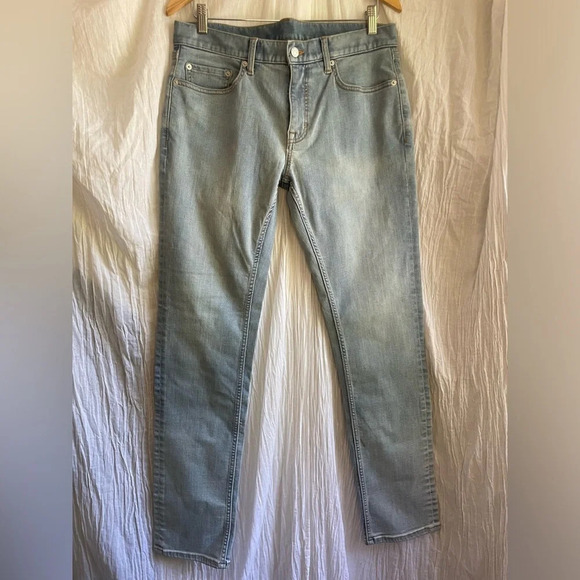 >70%OFF❣️Banana Republic Light Wash Jeans, 34, *Fashion Show Stock* Like NEW - Picture 3 of 13